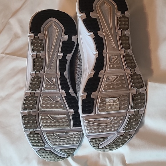 Skechers Men’s Size 13  D’Lux Walker Gray Shoes - Picture 4 of 9